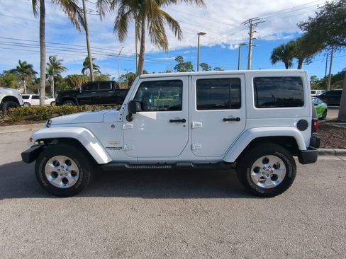 Used 2014 Jeep Wrangler Unlimited Sahara w/ Connectivity Group image 8