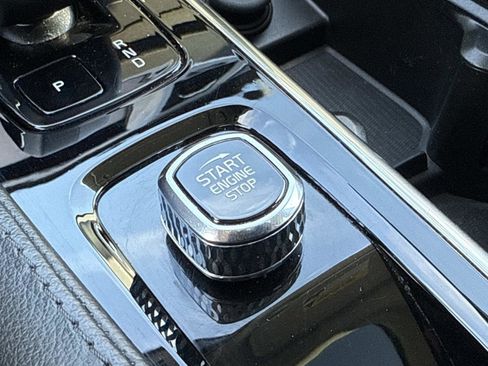 Used 2023 Volvo XC90 B5 Core w/ Protection Package Premier image 14