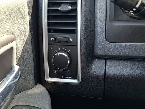 Used 2018 RAM 1500 Classic SLT image 27