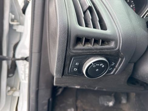 Used 2016 Ford Focus SE w/ SE Sport Package image 13