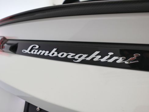 Used 2022 Lamborghini Urus image 67