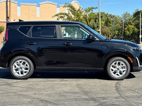 New 2025 Kia Soul LX image 3