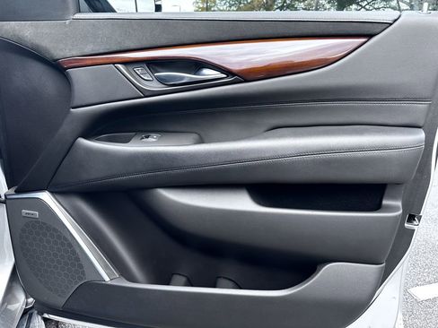 Used 2020 Cadillac Escalade Luxury image 40