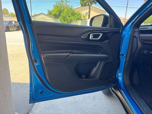 Used 2025 Jeep Compass Trailhawk AWD/4WD image 18