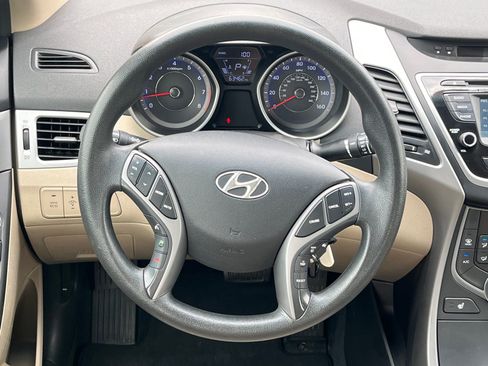 Used 2014 Hyundai Elantra SE w/ Option Group 02 FWD image 9