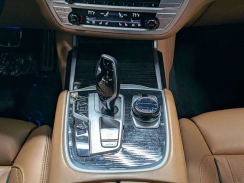 Used 2021 BMW 750i xDrive w/ Luxury Rear Seating Package image 13