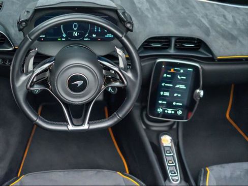 Used 2025 McLaren Artura Spider image 14