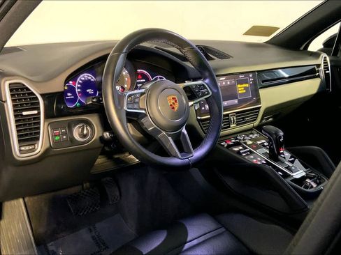 Used 2022 Porsche Cayenne image 8