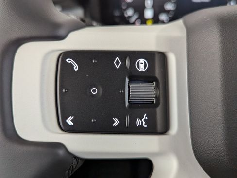 Used 2026 Land Rover Defender 110 X-Dynamic SE AWD/4WD image 16