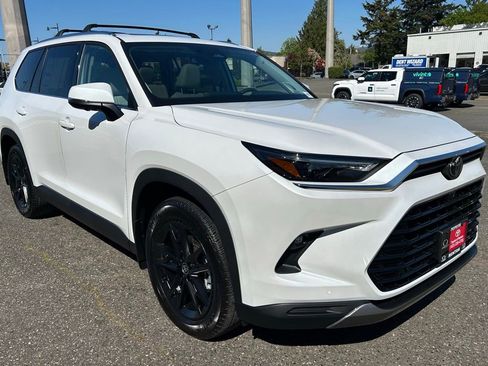 New 2026 Toyota Grand Highlander AWD image 3