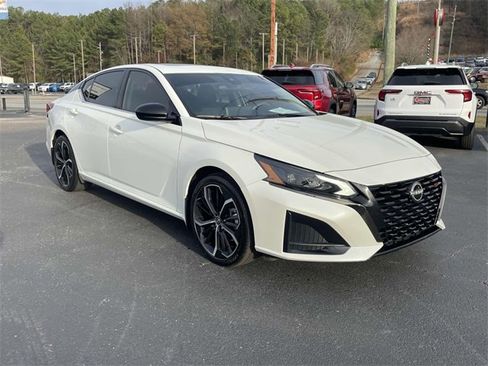 Used 2023 Nissan Altima 2.5 SR w/ SR Premium Package image 6