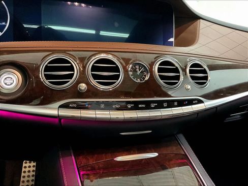 Used 2018 Mercedes-Benz S 560 4MATIC Sedan image 24