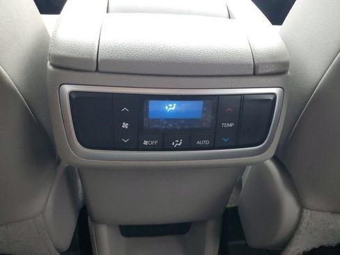 Used 2016 Toyota Highlander Plus FWD image 26