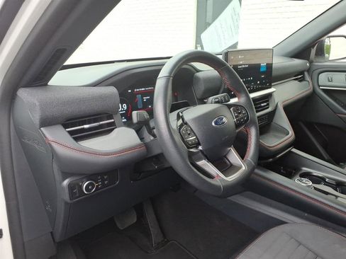 Used 2025 Ford Explorer ST-Line w/ ST-Line Street Pack AWD/4WD image 6