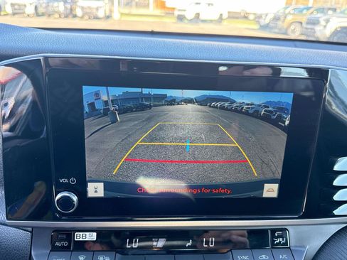 Used 2025 Toyota Camry Hybrid FWD image 23