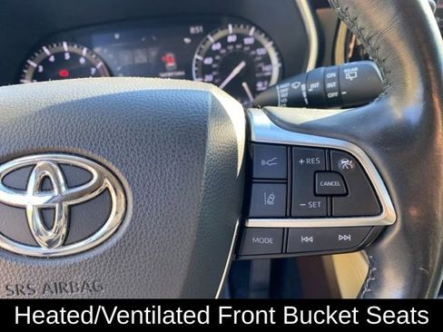 Used 2021 Toyota Highlander Limited FWD image 24
