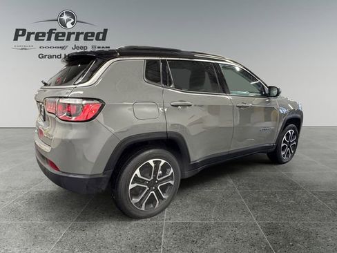 Used 2022 Jeep Compass Limited image 19