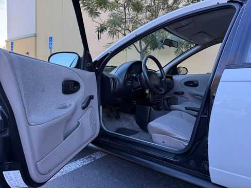 Used 1998 Saturn S-Series SL1 image 9