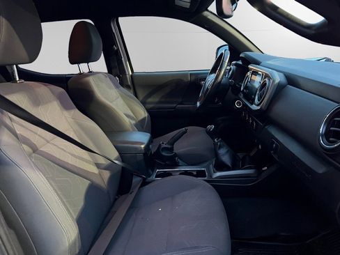 Used 2016 Toyota Tacoma TRD Sport image 14