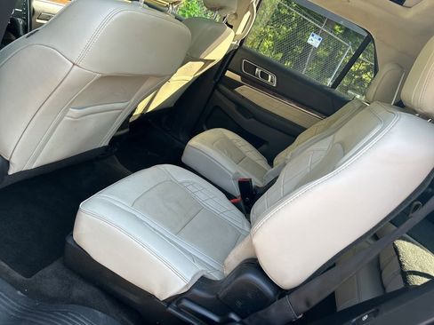 Used 2017 Ford Explorer Platinum AWD/4WD image 27