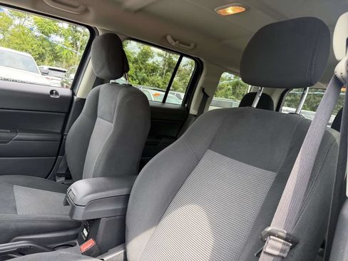Used 2015 Jeep Patriot Latitude AWD/4WD image 16