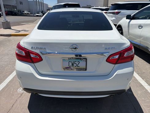 Used 2016 Nissan Altima 3.5 SL w/ 3.5 Technology Package FWD image 5