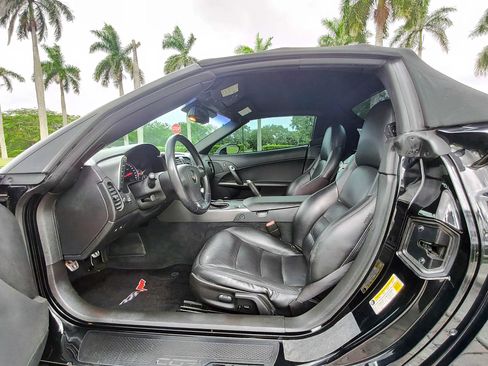 Used 2006 Chevrolet Corvette Convertible w/ Preferred Equipment Group RWD image 41