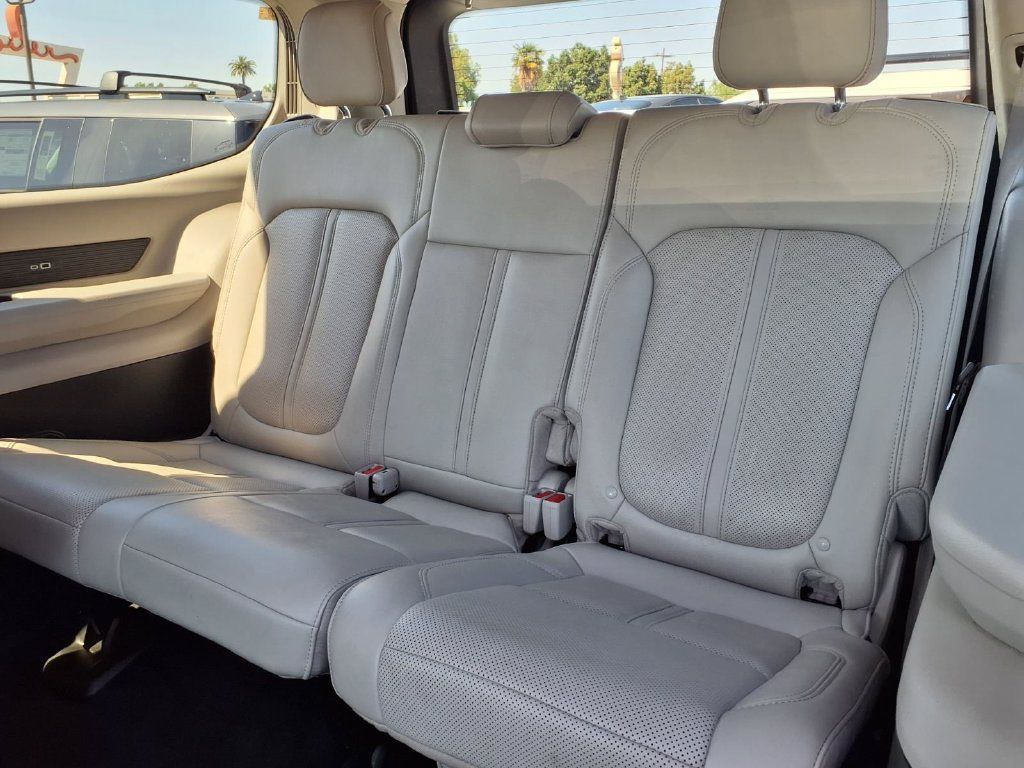 Used 2024 Jeep Wagoneer Series III AWD/4WD image 9