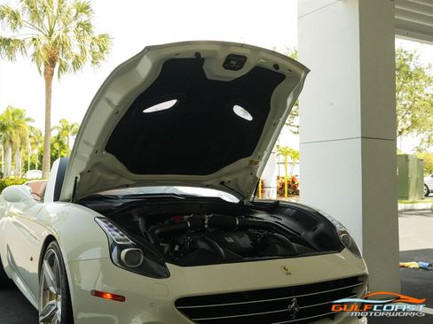 Used 2017 Ferrari California T RWD image 47