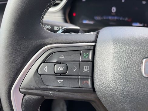 Used 2023 Jeep Grand Cherokee L Laredo image 15