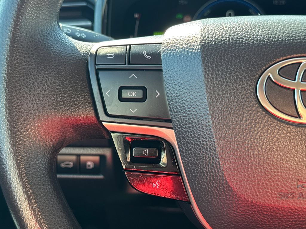 Used 2025 Toyota Camry LE FWD image 19