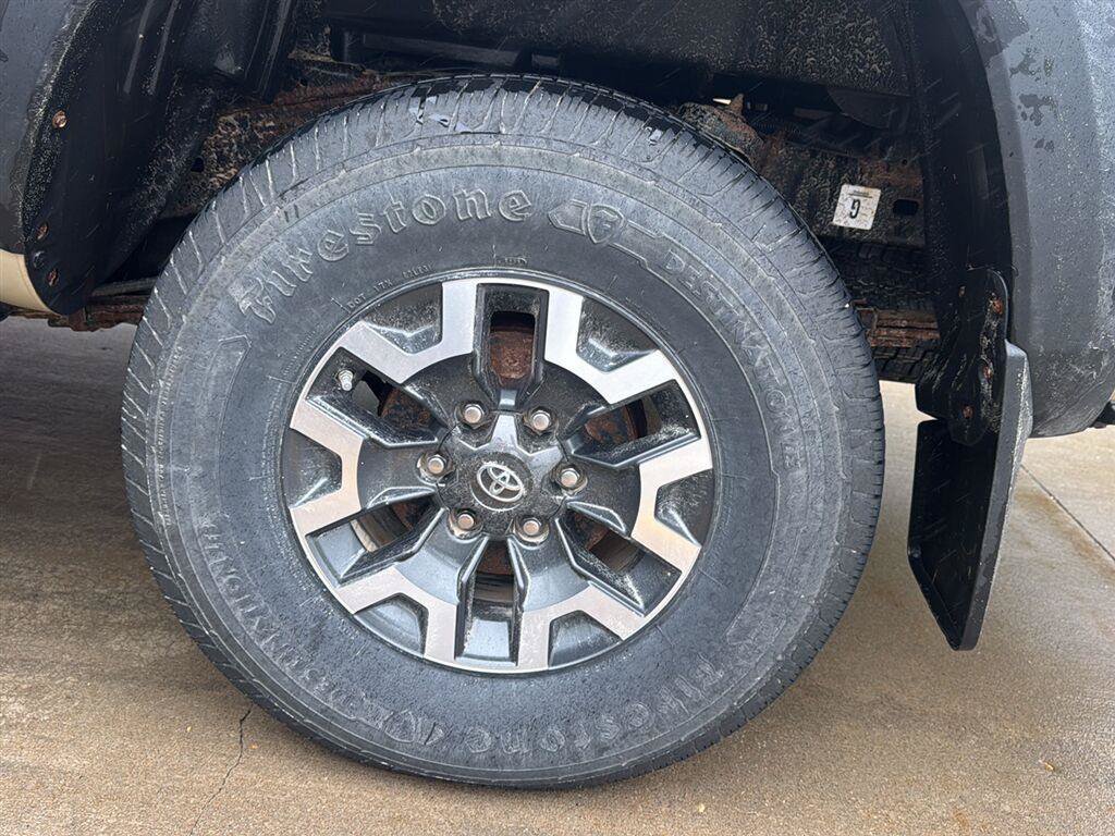 Used 2019 Toyota Tacoma TRD Off-Road AWD/4WD image 5
