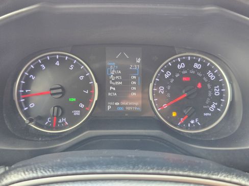 Used 2021 Toyota RAV4 XLE Premium FWD image 14