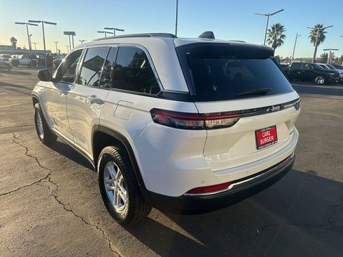 Certified 2024 Jeep Grand Cherokee Laredo w/ Luxury Tech Group I image 5