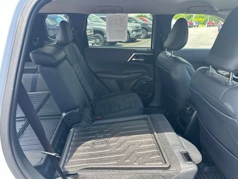 Used 2025 Mitsubishi Outlander SE AWD/4WD image 18