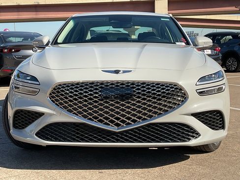 Used 2025 Genesis G70 2.5T image 3