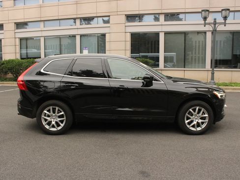 Used 2019 Volvo XC60 T5 Momentum w/ Multimedia Package AWD/4WD image 6