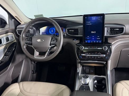 Used 2023 Ford Explorer Platinum w/ Technology Package AWD/4WD image 12