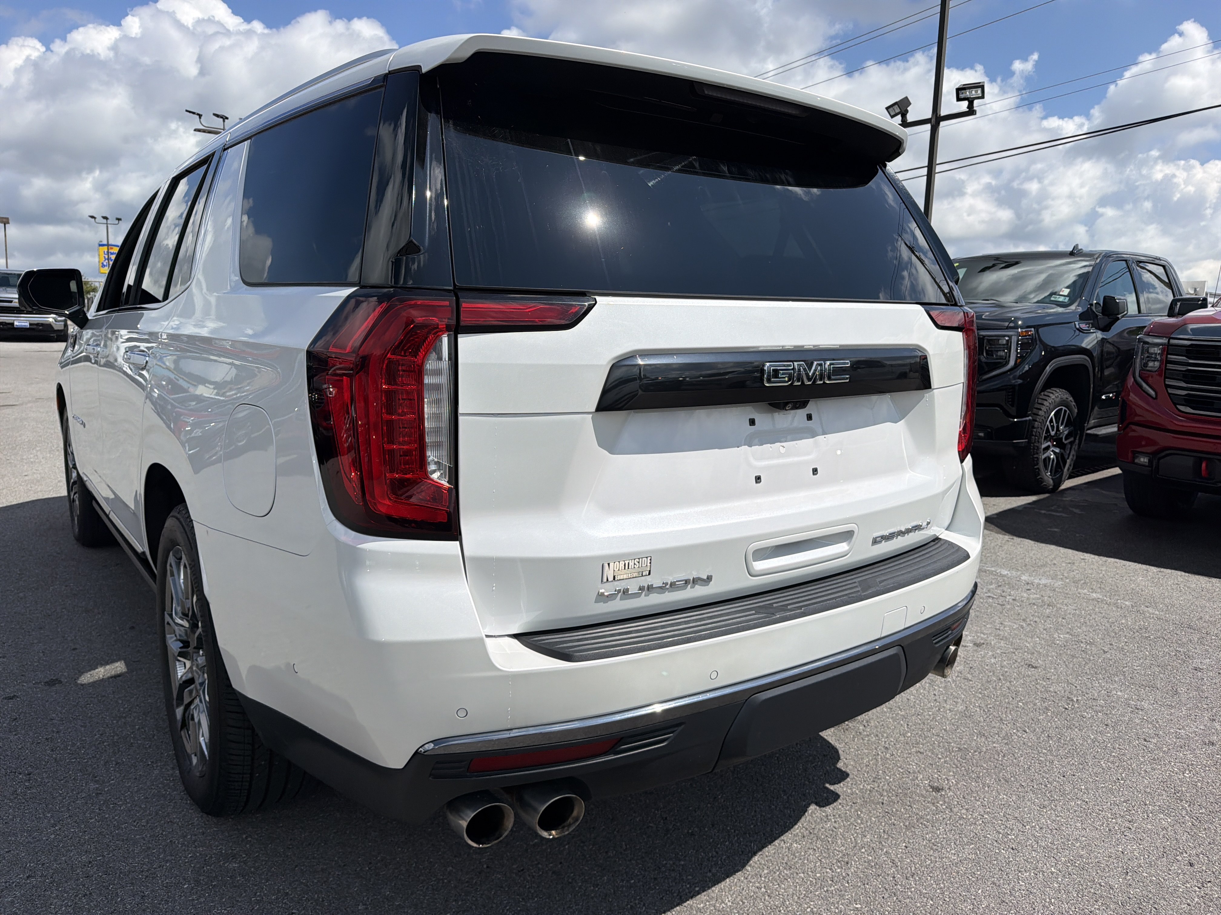 Used 2024 GMC Yukon Denali Ultimate AWD/4WD image 8