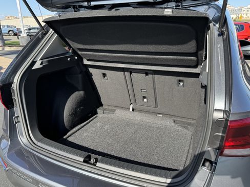 Used 2024 Volkswagen Taos SE w/ Panoramic Sunroof Package FWD image 36