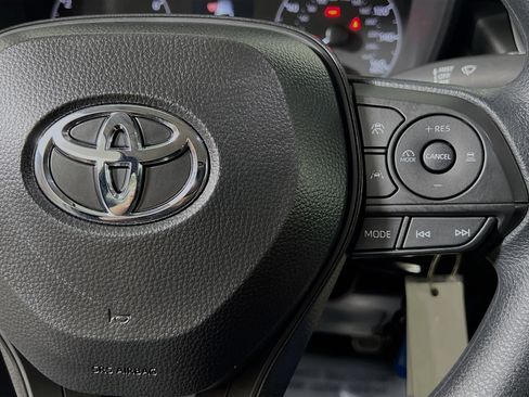 Used 2025 Toyota Corolla LE image 20