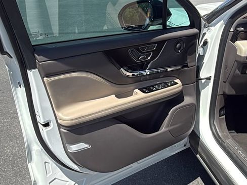 Used 2020 Lincoln Corsair Reserve FWD image 9