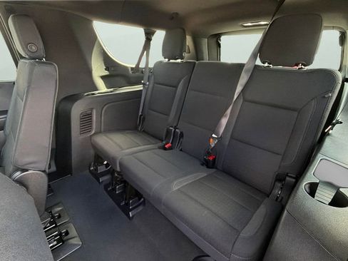 Certified 2025 Chevrolet Suburban LS RWD image 29