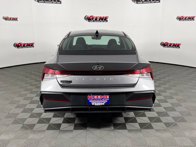 Used 2024 Hyundai Elantra SEL FWD image 7
