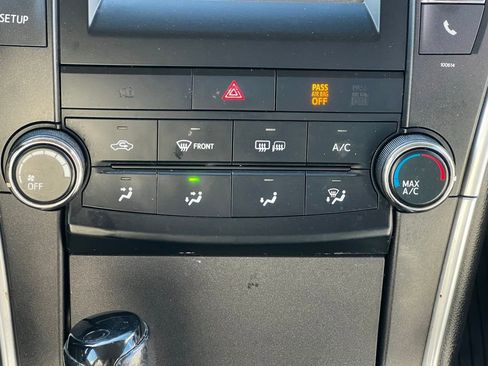 Used 2016 Toyota Camry SE image 29