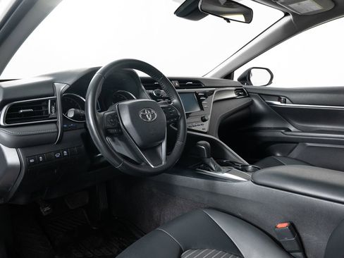 Used 2019 Toyota Camry SE image 12