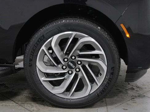 New 2026 Lincoln Navigator L Premier AWD/4WD image 13
