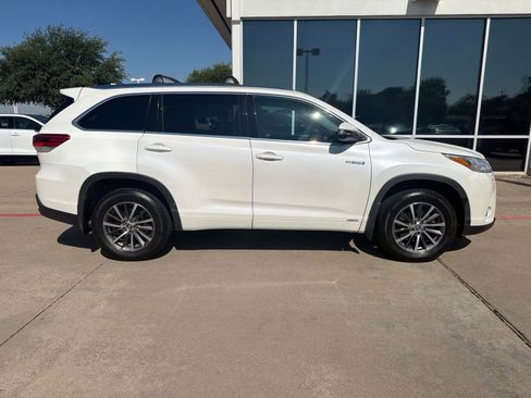 Used 2018 Toyota Highlander XLE AWD/4WD image 5