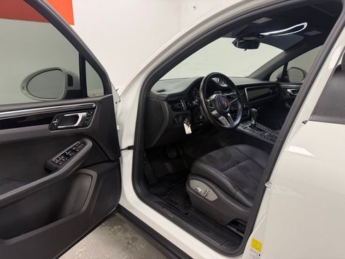 Used 2020 Porsche Macan AWD/4WD image 9