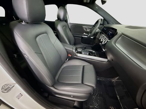 Used 2023 Mercedes-Benz GLA 250 w/ Premium Package image 27